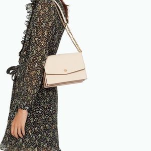 Tory Burch Robinson Convertible Shoulder Bag in New Cream